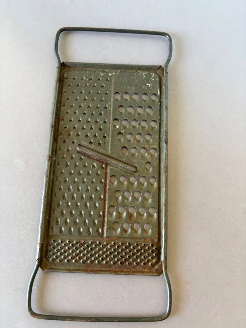 Vintage All-In-One Metal Grater With Handles Rustic Kitchen Decor 10